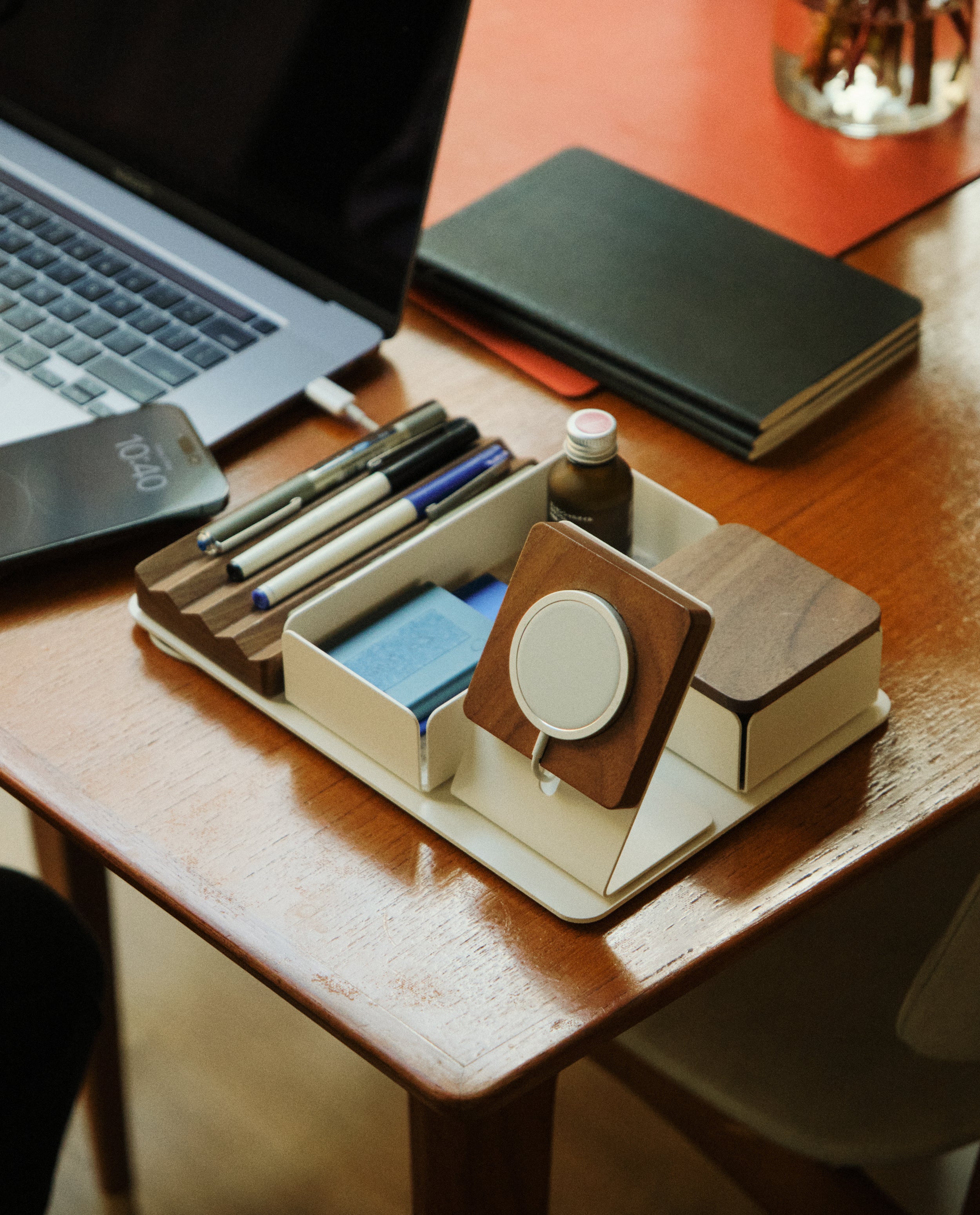 Warehouse Item - Gather MagSafe Phone Stand (1x1 - White/Walnut) Warehouse Ugmonk