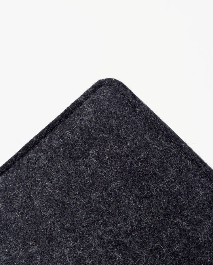 Magnetic Tablet Sleeve (Nedrelow x Ugmonk - Charcoal)