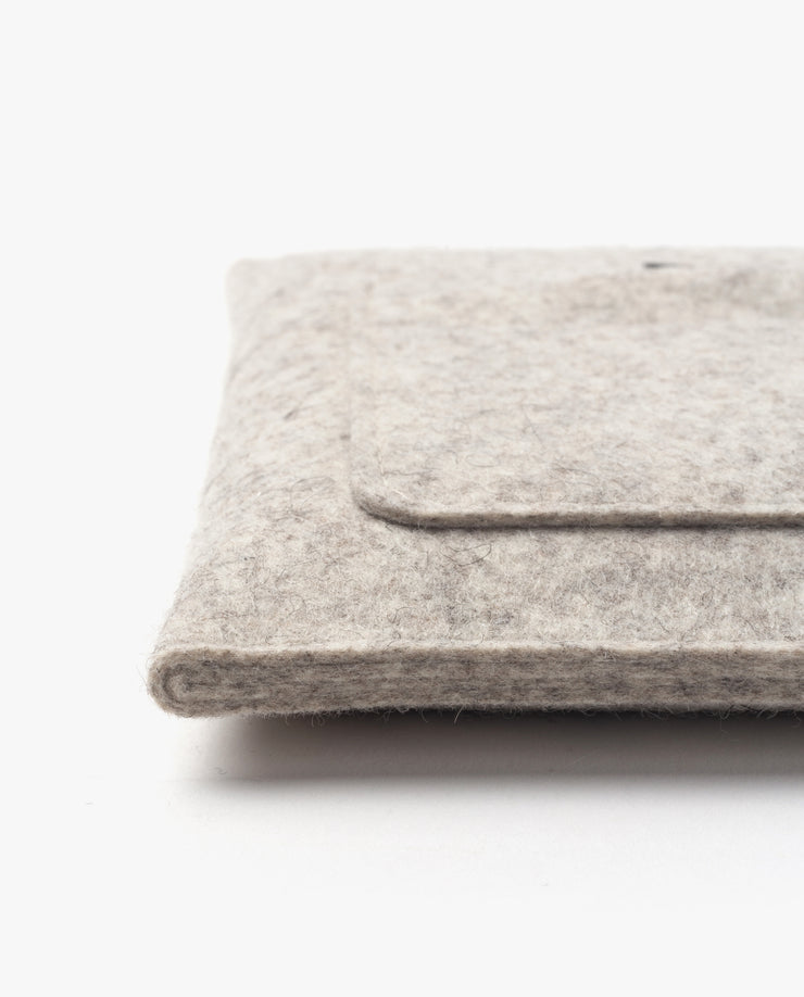 Magnetic Laptop Sleeve (Nedrelow x Ugmonk - Light Gray)