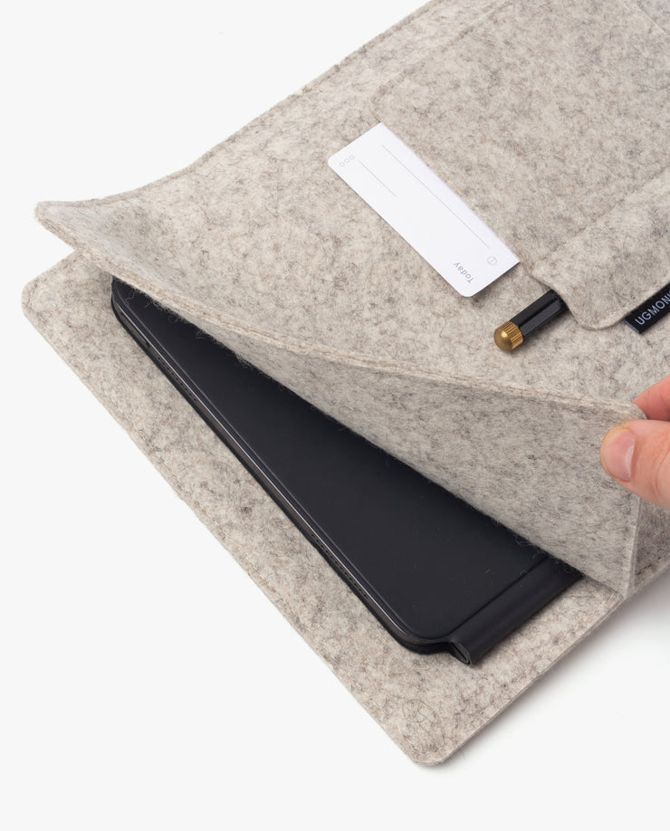 Magnetic Tablet Sleeve (Nedrelow x Ugmonk - Light Gray)