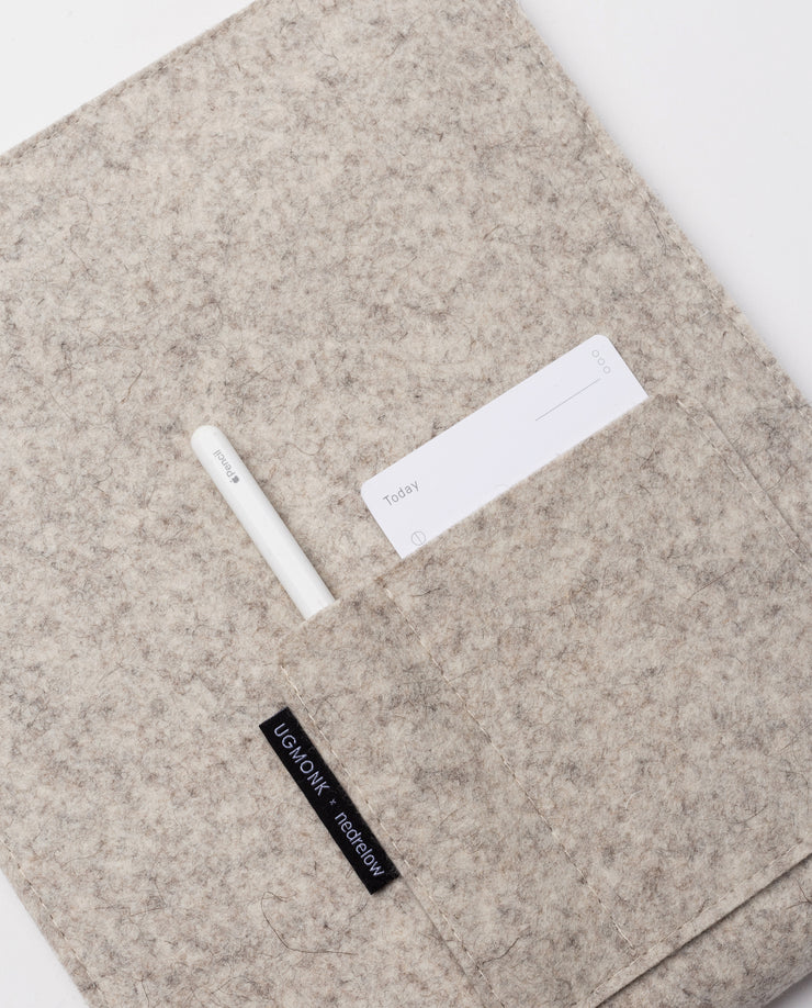 Magnetic Tablet Sleeve (Nedrelow x Ugmonk - Light Gray)