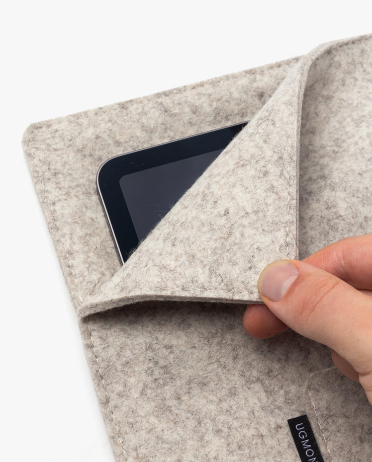 Magnetic Tablet Sleeve (Nedrelow x Ugmonk - Light Gray)