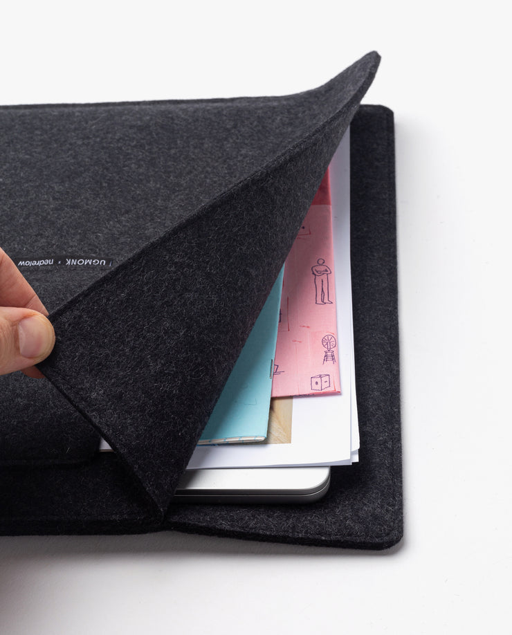 Magnetic Laptop Sleeve (Nedrelow x Ugmonk - Charcoal)