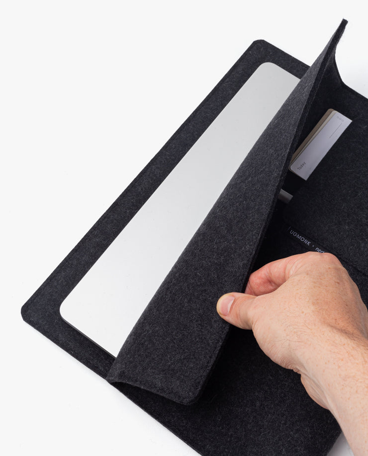 Magnetic Laptop Sleeve (Nedrelow x Ugmonk - Charcoal)