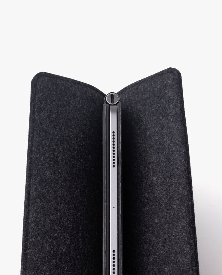 Magnetic Tablet Sleeve (Nedrelow x Ugmonk - Charcoal)