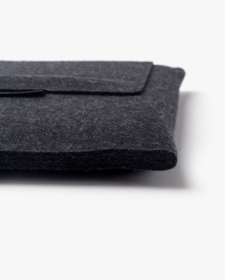 Magnetic Tablet Sleeve (Nedrelow x Ugmonk - Charcoal)