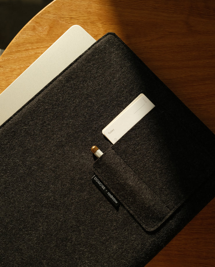 Magnetic Laptop Sleeve (Nedrelow x Ugmonk - Charcoal)