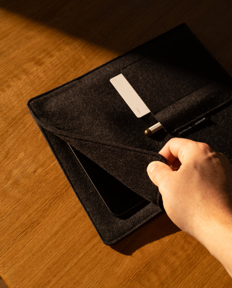 Magnetic Tablet Sleeve (Nedrelow x Ugmonk - Charcoal)