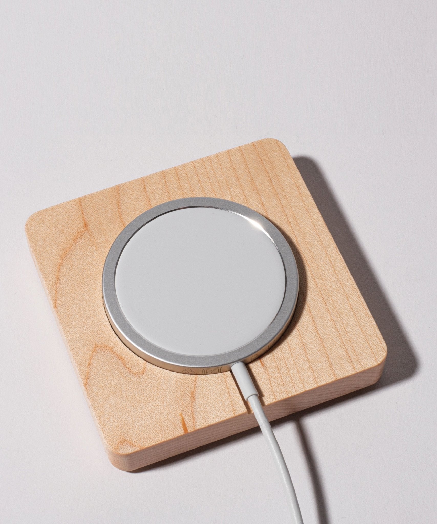 Warehouse Item - Gather MagSafe Phone Stand (1x1 - White/Maple) Warehouse Ugmonk